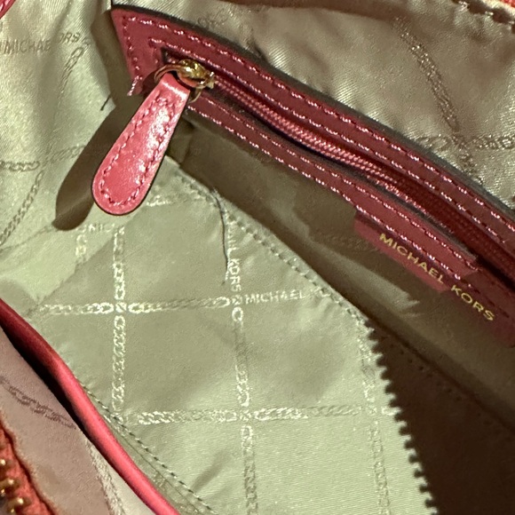 Michael Kors Retail Handbag with Crossbody Strap - Picture 12 of 13